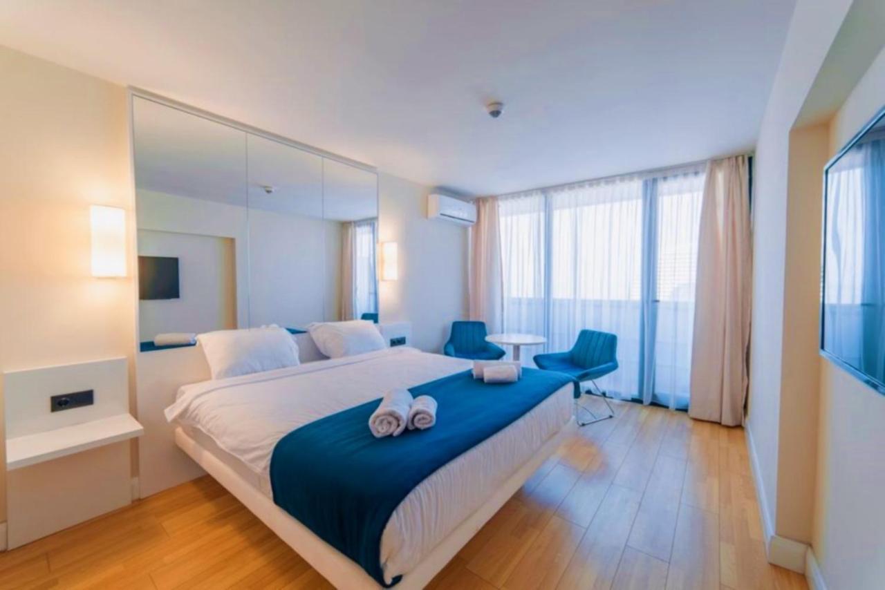 View & More Aparthotel In باتومي المظهر الخارجي الصورة