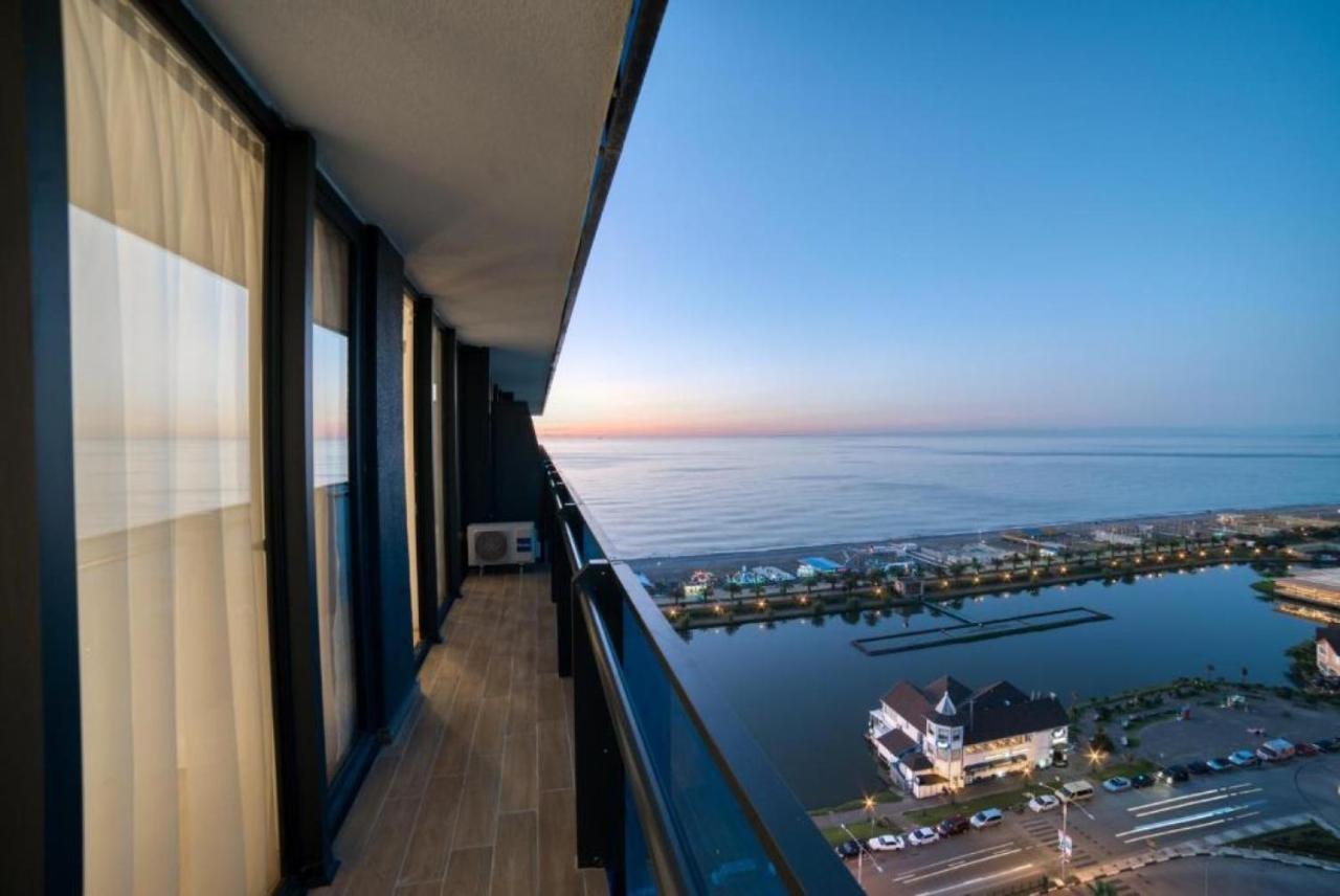 View & More Aparthotel In باتومي المظهر الخارجي الصورة
