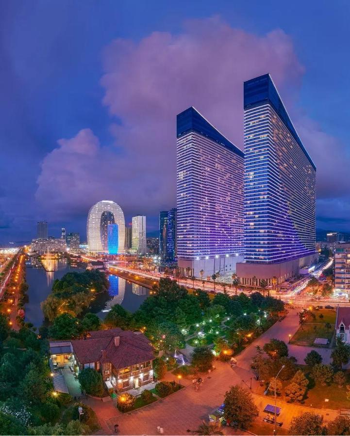 View & More Aparthotel In باتومي المظهر الخارجي الصورة